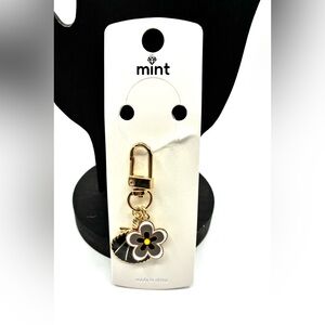 Mint Black and Gold Floral and Shell Zipper Pull